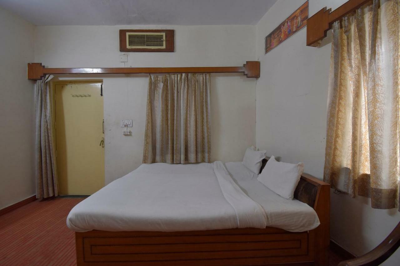 Spot On 47388 Dutta Guest House Bharatpur Exterior photo